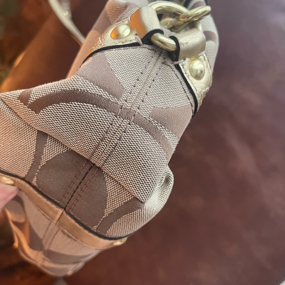 Coach - Picture 5 of 8